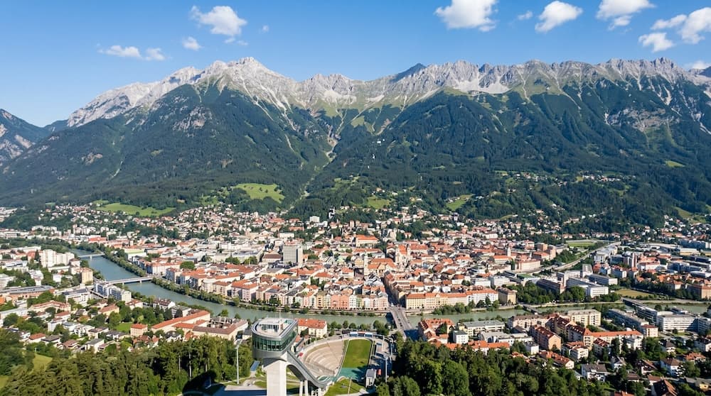 Blick auf Innsbruck – Ihr Immobilienstandort in Tirol